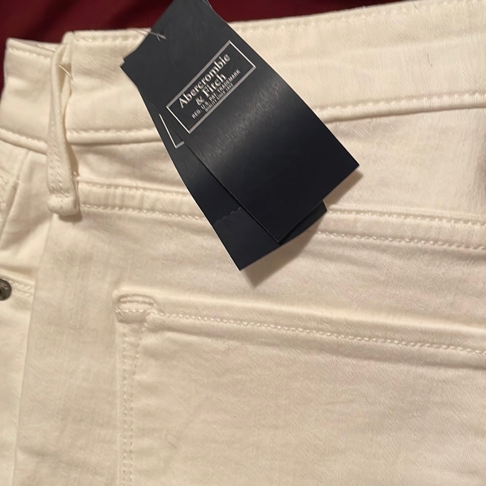 Brand new white Abercrombie skinny mid rise size 6R
